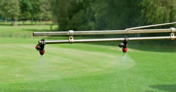 DCM LIQUID GREEN : Engrais liquide à action rapide pour un gazon vert foncé Thumb